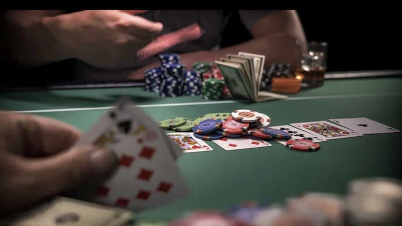 Hiểu rõ khái niệm Defend Blind trong Poker là gì?